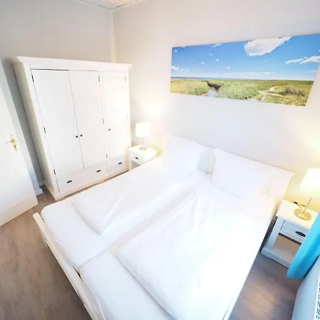 Strandnah-gelegen-neptun-app-4-mit-kamin