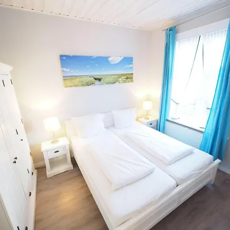 Strandnah-gelegen-neptun-app-4-mit-kamin
